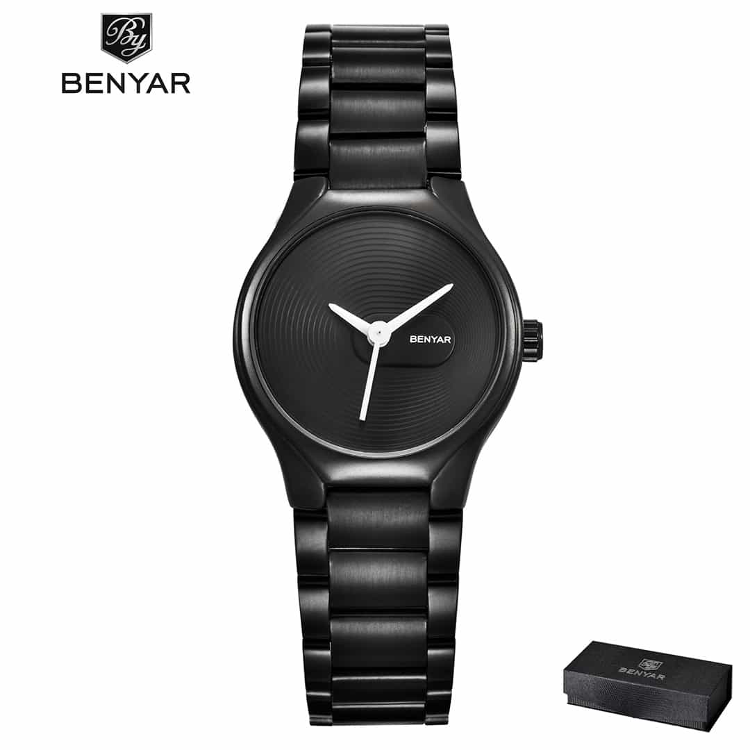 Ženska ročna ura Benyar Elegant White s črno številčnico in belimi kazalci.