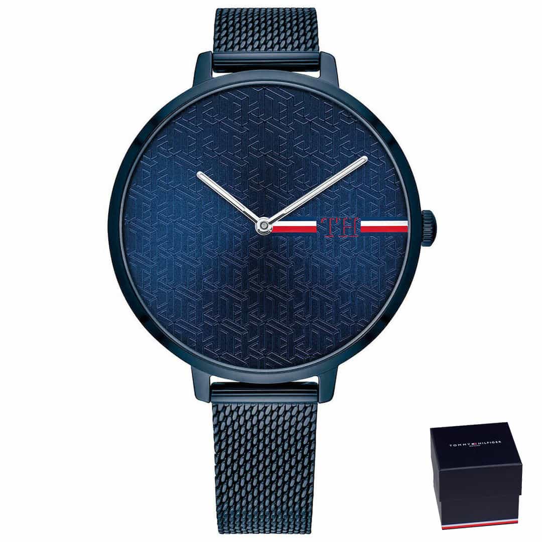 Ženska ročna ura Tommy Hilfiger Alexa 1782159 z modro številčnico in mrežastim paščkom iz nerjavečega jekla. Minimalističen dizajn z elegantnimi srebrnimi kazalci.
