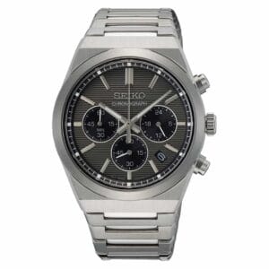 Sprednji pogled na uro Seiko Chronograph SSB455P1 s kronografskimi podštevilčnicami in datumskim prikazom.