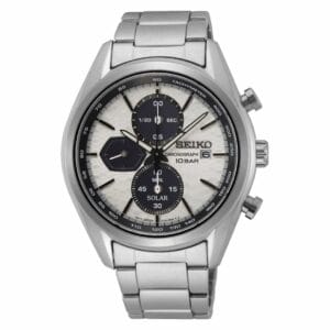 Sprednji pogled na uro Seiko Solar SSC769P1 s številčnico v beli barvi in kronografskimi podštevilčnicami.