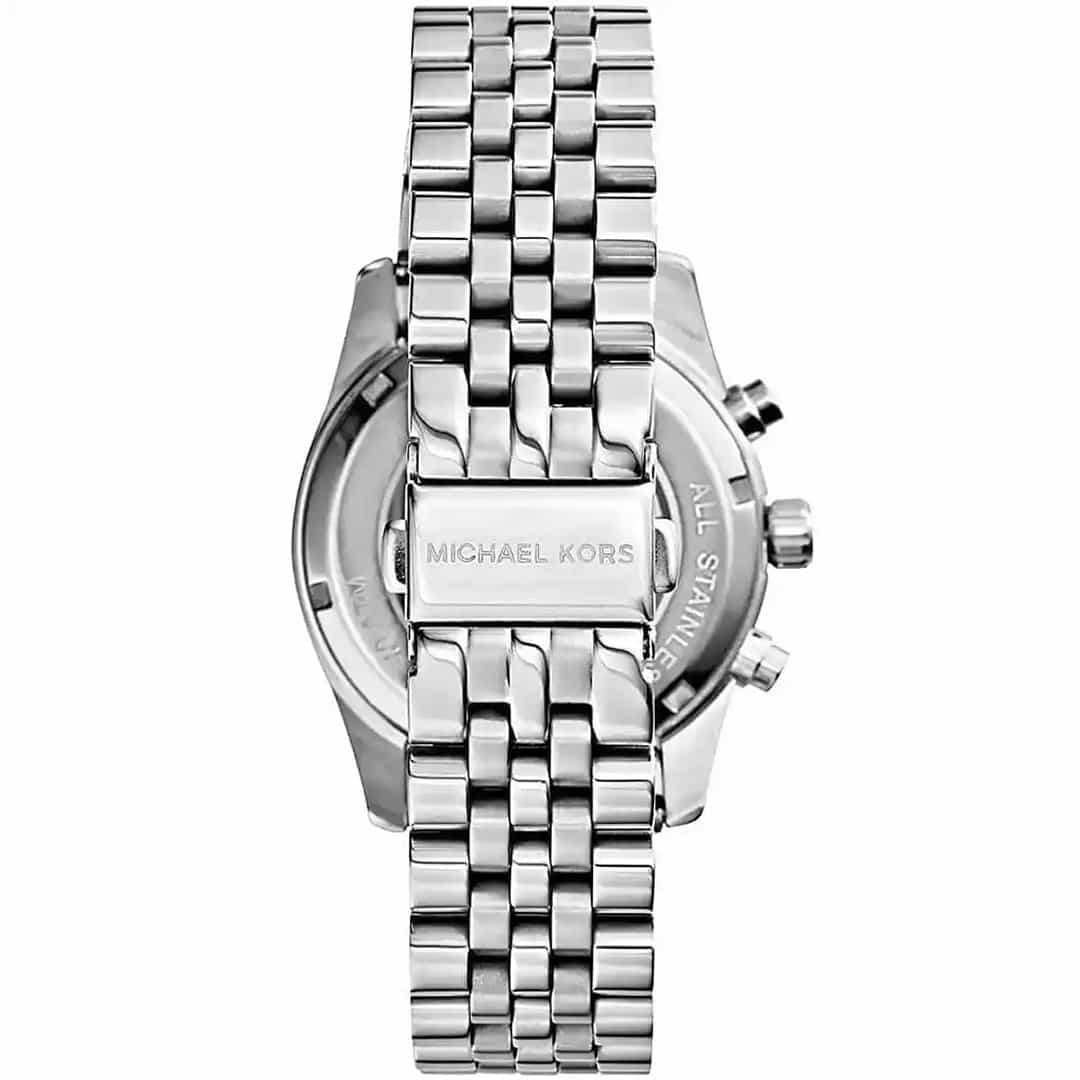 Zadnji del ženske ure Michael Kors Lexington MK5555 s kovinskim zapiralom in logotipom Michael Kors